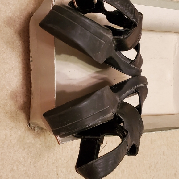 Walking Co. Women's Black Sandals w/ Original Box - Picture 9 of 16